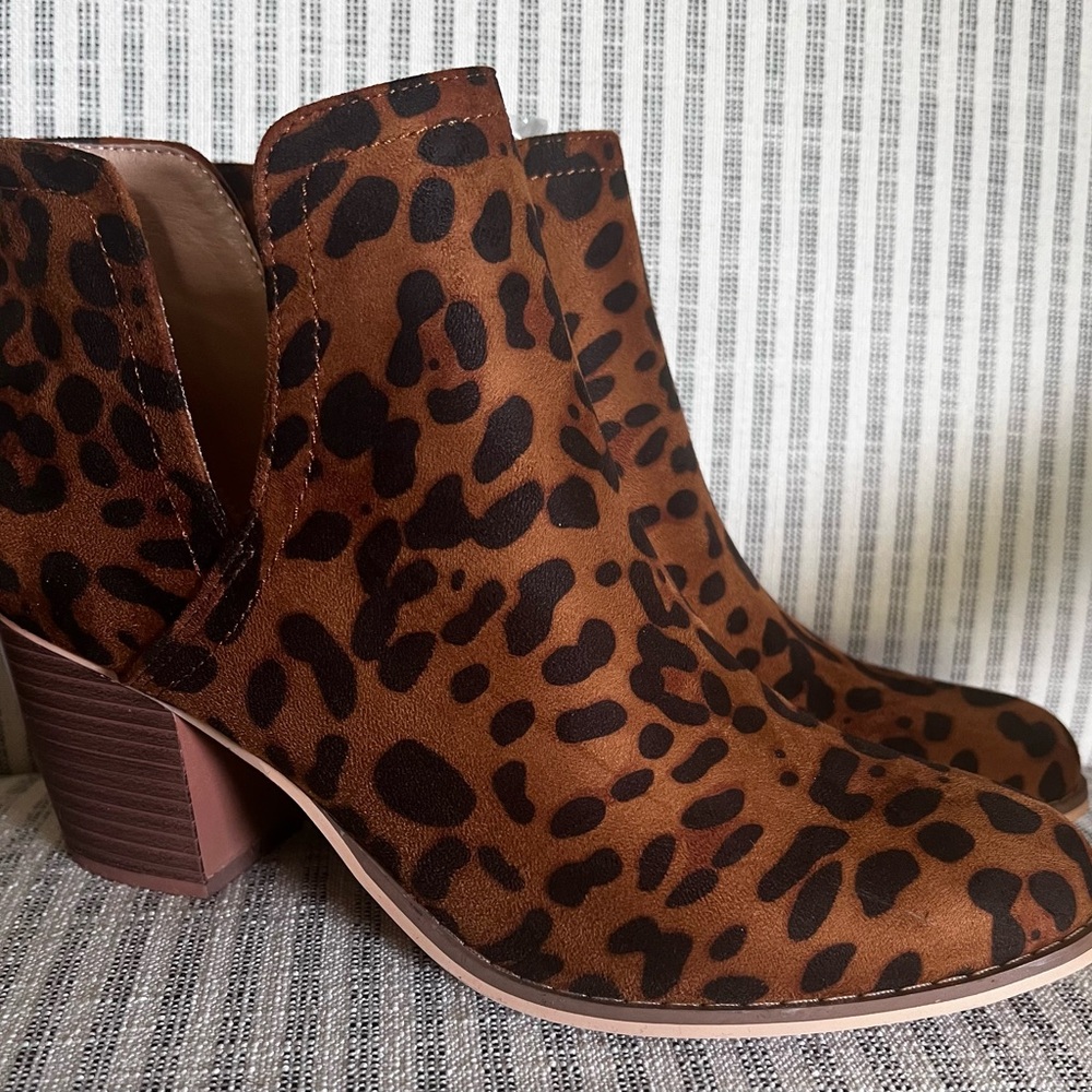 NWOB Unbranded Women’s Leopard Print Ankle Boots, 8.5